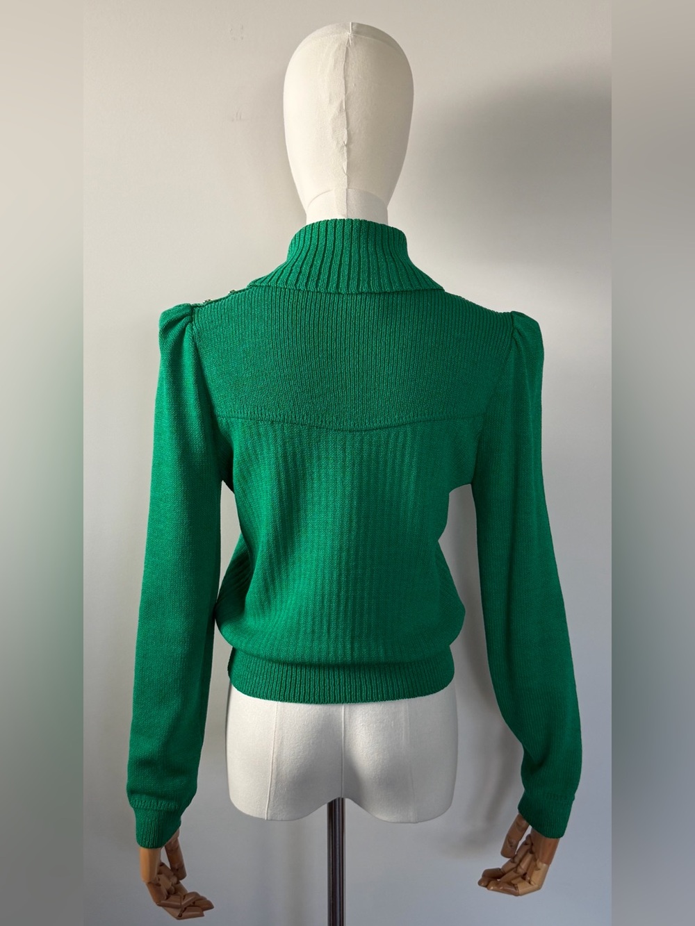Vintage St John Ribbed Turtleneck Sweater Kelly Green Gold Button Size Small - Picture 5 of 15
